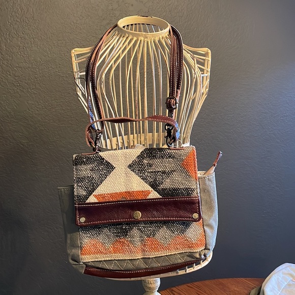 SOLD SOLD SOLD MYRA TINY TOT SMALL & CROSSBODY BAG - Picture 3 of 6